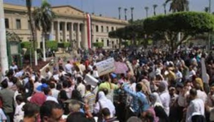 مسيرة طلابية بجامعة القاهرة تنديدا بفصل زملائهم الرافضين للانقلاب