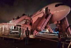 إصابة 29 شخصا بعد هبوط اضطراري لطائرة سعودية بالمدينة المنورة