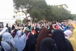 بالصور .. مسيرة حاشدة لطالبات الازهر رغم الطوق الامني المفروض عليهم من قوات أمن الإنقلاب