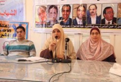 أسر 10 أطباء معتقلين بالإسكندرية يروون معاناتهم في مؤتمر صحفي بـ"الشهاب"