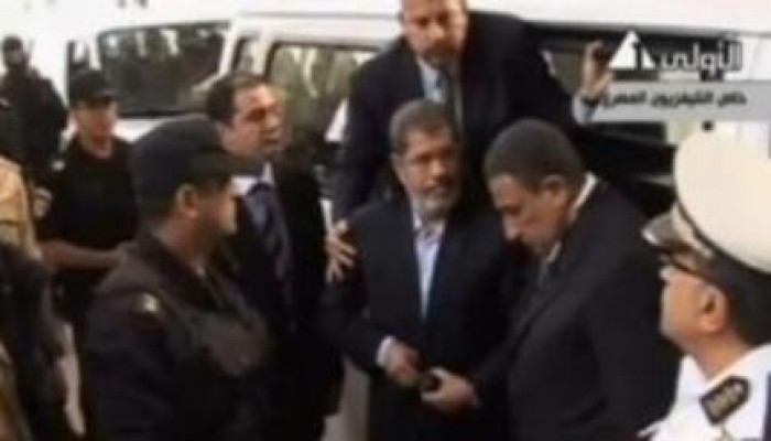 وفد حقوقي دولي يطلب مقابلة الرئيس مرسي وحضور جلسة محاكمته
