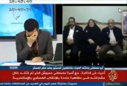 بالفيديو.. مذيع الجزيرة أيمن عزام يبكي بحُرقة على بكاء أحد الأمهات لمقتل ابنها