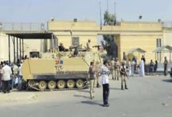 قوات الانقلاب تغلق الطرق المؤدية الي "البوابة 8" بالأسلاك الشائكة