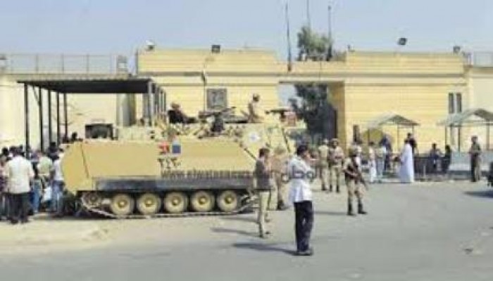 قوات الانقلاب تغلق الطرق المؤدية الي "البوابة 8" بالأسلاك الشائكة