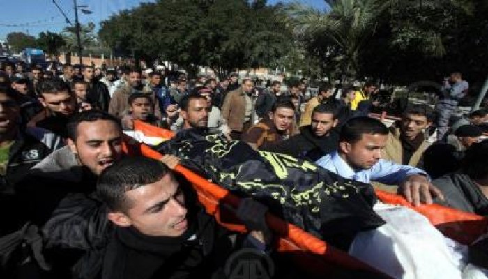 صهاينة يقتحمون الأقصى .. واستشهاد مجاهد في غزة