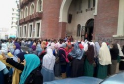 بالصور طلاب جامعة الاسكندرية يرفضون محاكمة الرئيس