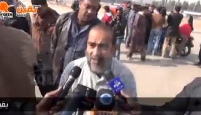 بالفيديو.. اعتقال مسن من أمام الكاميرات لإعلانه مقاطعة استفتاء الانقلابيين