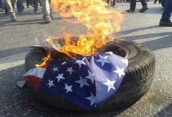 "اسقاط استفتاء الدم": الثوار يحرقون العلم الأمريكي على الدائري