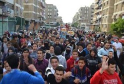 مليونية "اسقاط استفتاء الدم": أولتراس رابعاوى يشعل مسيرة ثوار بورسعيد (صور)