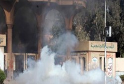 قوات أمن الانقلاب  تطلق قنابل الغاز والرصاص  علي  طالبات الأزهر