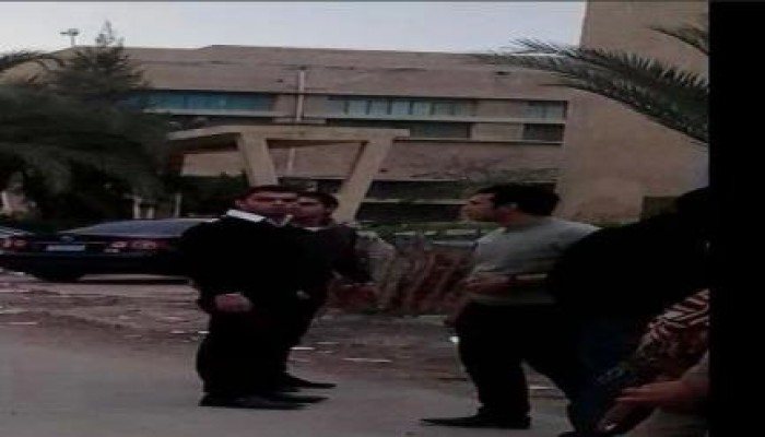 ضابط يضرب مراقب بلجنة تربية القناة لرفضة غش خطيبتة  والموظفون يضربون عن العمل