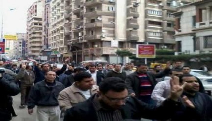 المئات من مؤيدي الشرعية ينتفضون بشارع ابي قير