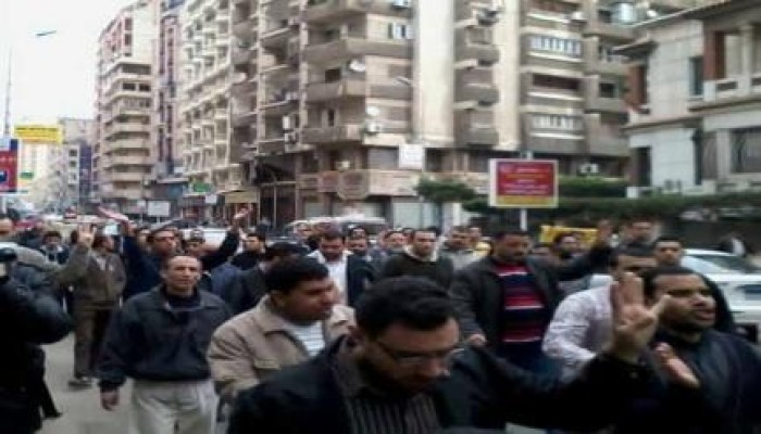 المئات من مؤيدي الشرعية ينتفضون بشارع ابي قير