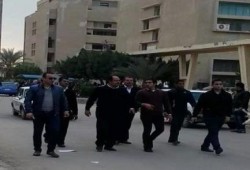 ضابط يحرر محضرا كيديا لمراقب تربية القناة ويضرب الطالبات بالكرباج