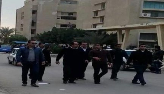 ضابط يحرر محضرا كيديا لمراقب تربية القناة ويضرب الطالبات بالكرباج