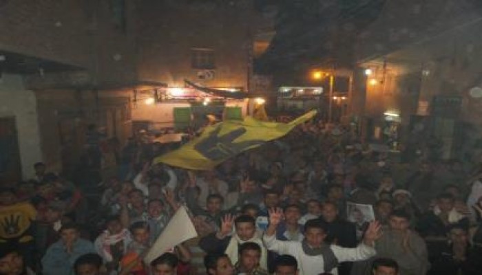 الجيزة: الثوار يلقنون البلطجية درسا قاسيا بعد محاولتهم الاعتداء على مسيرة بـ"أوسيم"