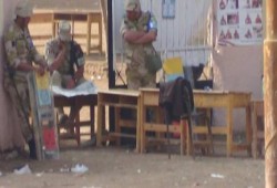 ضابط جيش لأهالي قرية ببني سويف: روًحوا بيوتكم احنا خلاص صوًتنالكم!!