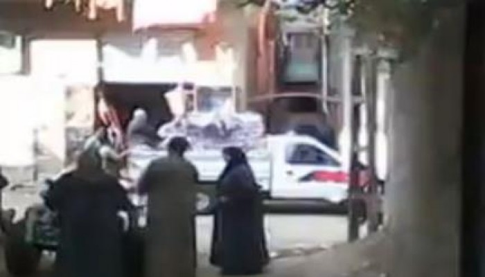 أسرة اللواء محسن سعد الشاذلى تشتري اصوات توزع بطاطين على فقراء مسقط رأسه قرية شبراتنا