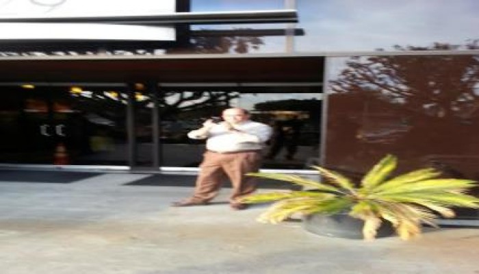 بالصور .. موظفي الانقلاب بقنصلية لوس أنجلوس يتوعدون الأحرار بالملاحقة في مصر !