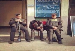 صورة وتعليق .. عسكر نـــائـــمـــون