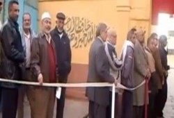 بالفيديو العجائز ضيعوا مستقبلهم والان يضيعون مستقبل الابناء بالعسكر