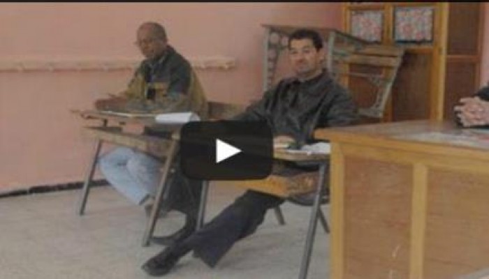 بالفيديو .. فضيحة موظف بالصرف الصحى ينتحل شخصية قاضى ويشرف على التصويت