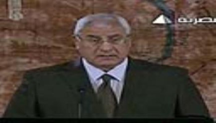 هيثم أبو خليل: كيف يصوت منصور على الاستفتاء ومازال قاضيا؟