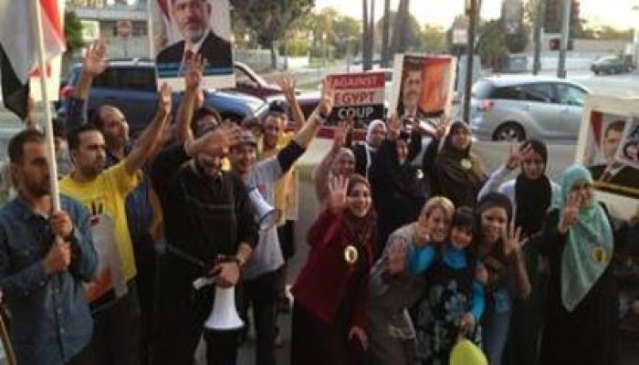 بالفيديو .. مظاهرة ضد دستور الإنقلاب أمام السفارة المصرية في لوس انجلوس