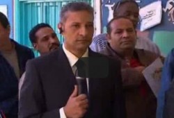 فضيحة: مراسل التليفزيون المصري للمصور: "قولهم يزودا الناس ورايا شوية"