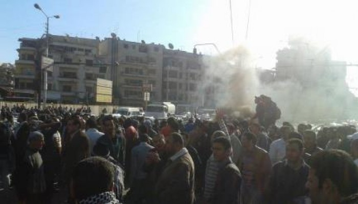 حشود هائلة من الثوار تتجه إلى قصر الاتحادية (بث مباشر)