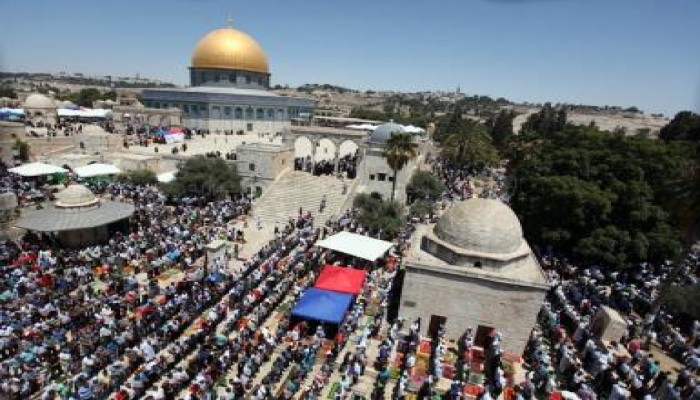 صهاينة يقتحمون المسجد الأقصى أمس وسط احتفالات يهودية