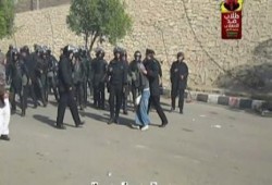 بالفيديو .. حرائر الأزهر يحررن طالبة من قبضة لواء أمن مركزي