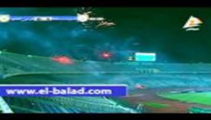 فيديو ..لحظة إقتحام ألتراس الزمالك الاستاد ردا على الداخلية