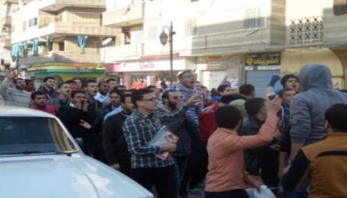 بالفيديو.. وقفة مفاجئة لطلاب ضد الانقلاب في أهم شوارع كفر الشيخ