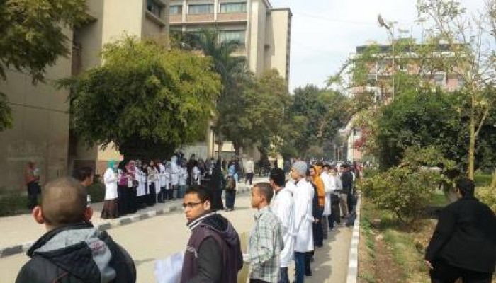 وقفة لطلاب كلية طب أسنان أسيوط اليوم تنديدا بمقتل زميلهم علي يد قوات أمن الانقلاب