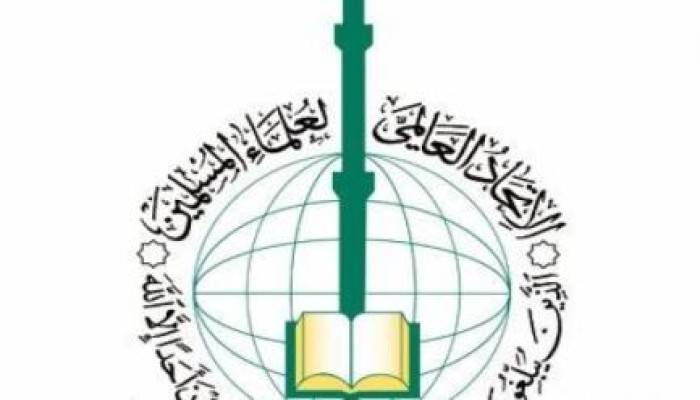 الاتحاد العالمي لعلماء المسلمين يشيد بحذف حلقات عمرو خالد