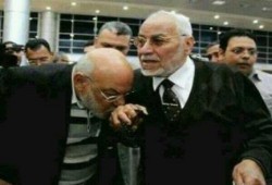 طرائف الانقلابيين .. الهلباوي لشباب الإخوان : قيادتكم سابتكم وهربت داخل "السجون" ! (فيديو)