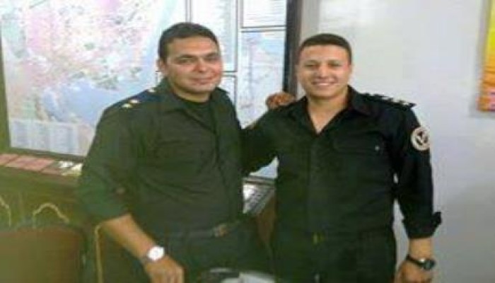 حملة افضحوهم الصورة لكلبين من المتطاولين علي الثوار