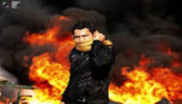 ثوار المنصورة يأدبون الضابط إسلام صقر