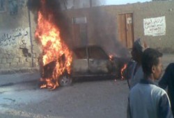 ثوار دمياط يشعلون النيران في سيارة الضابط محمود المنصورى