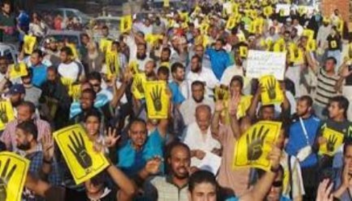 الألعاب النارية تقحم غاز ورصاص الشرطة في مدينة نصر