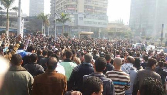 هتاف "يسقط حكم العسكر" يرج ميدان مطفى محمود