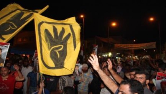 أمن الانقلاب بالعريش يهاجم مسيرة مؤيدة لعودة الشرعية