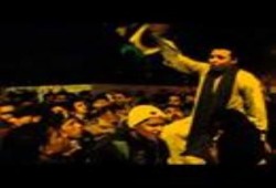 بائع الفاكهة الشهير بحلوان بعد خروجه من المعتقل يلهب حماس المتظاهرين