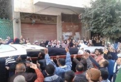 عشرات الالاف يزفون الشهيدة سمية عبدالله إلي مثواها الاخير