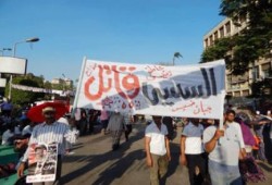 سياسيين : خائن عين طرطور فرد الطرطور الجميل للخائن "السيسي السفاح مشيرا"