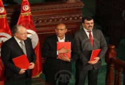 المرزوقي ولعريض وبن جعفر يصدقون على دستور تونس الجديد