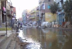 شوارع إطسا ودفنو بالفيوم تغرق في بركة من مياه الصرف الصحي