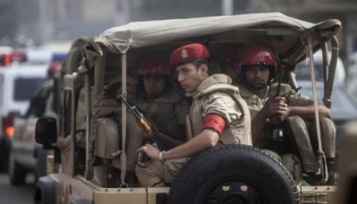 ناشط سيناوي يكشف حقيقة مقتل 3 سيناويين داخل كتيبة للجيش