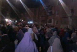 بالصور .. مسيرة ليلية ضخمة بالسويس يتقدمها صورة الرئيس الشرعي محمد مرسي